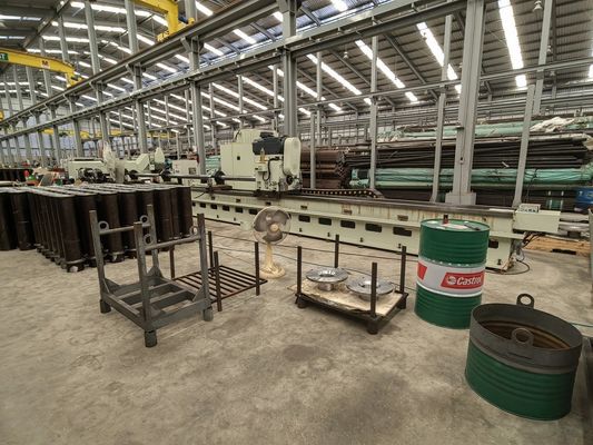 Werkstuk / gereedschap Rotatie Skiving Roller Burnishing Machine 150mm Guide Rail Breedte